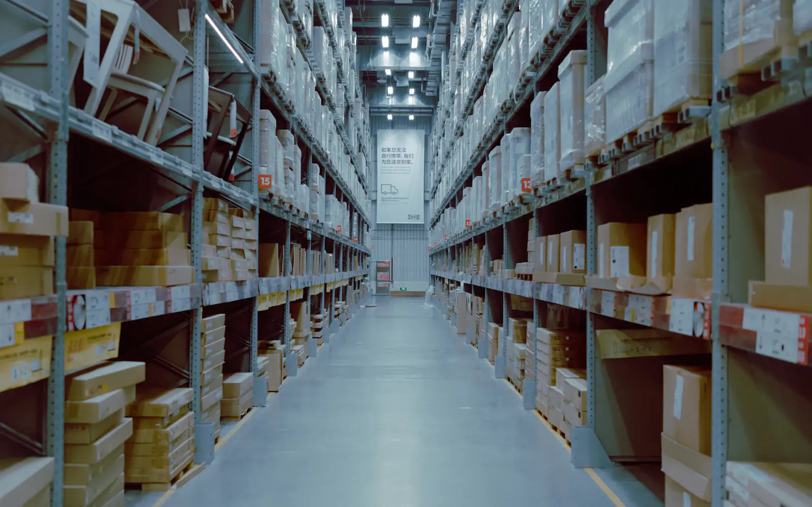 Depo stok alanı